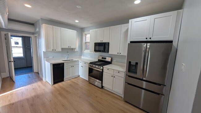 Building Photo - 5028 W Lawrence Ave