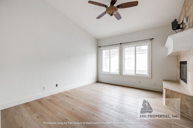 Building Photo - 581 N Pageant Dr