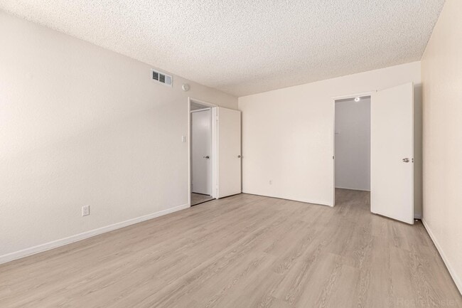 Building Photo - 7350 N Vía Paseo Del Sur