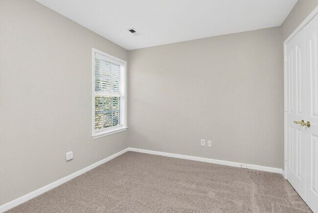 Building Photo - Recently Updated 4BD/2.5BA Home in Melbourne Community of Huntersville!