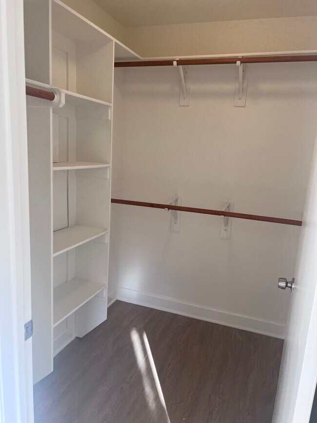 walk in closet - 14907 Moorpark St