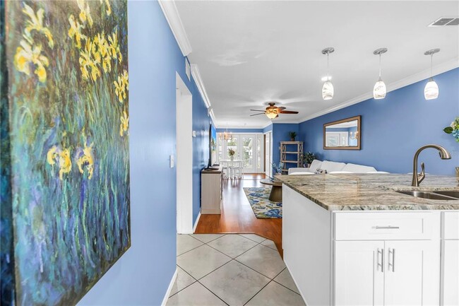 Building Photo - 9224 Mission Oaks Blvd