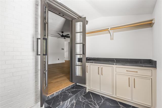 Building Photo - 6746 Braeburn Dr