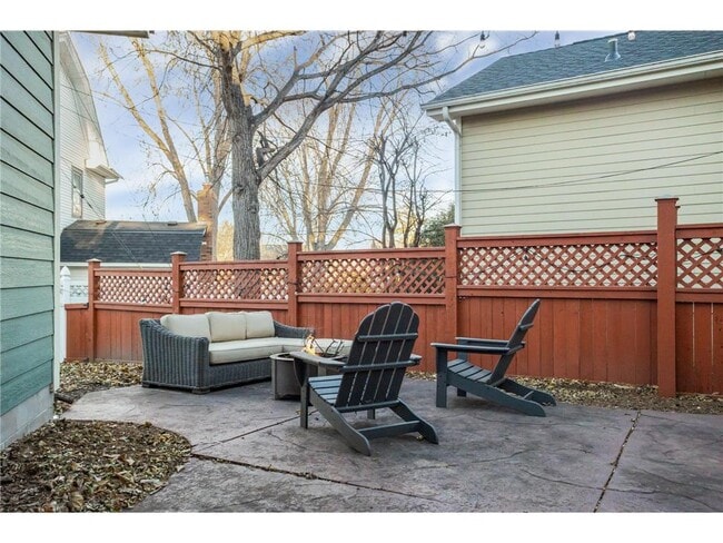 Building Photo - 2012 W Laurel Ave