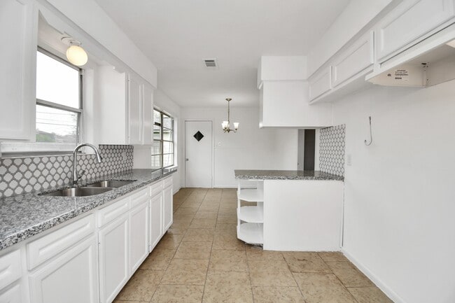 Building Photo - 8534 Fillmore St