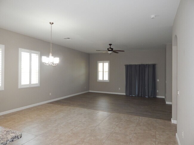 Building Photo - 3 bedrooms over 2200 Square Feet - Single ...