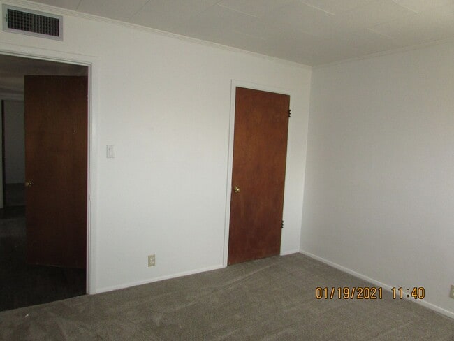 Building Photo - Newly remodeled 2 bedroom/2 bath home