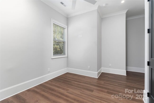 Building Photo - 805 Naples Dr