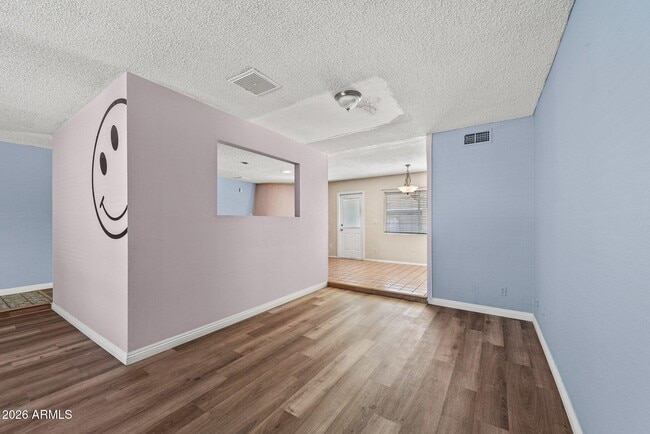 Building Photo - 5203 W Laurie Ln