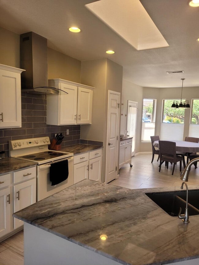 Building Photo - 16248 W Tuscany Way