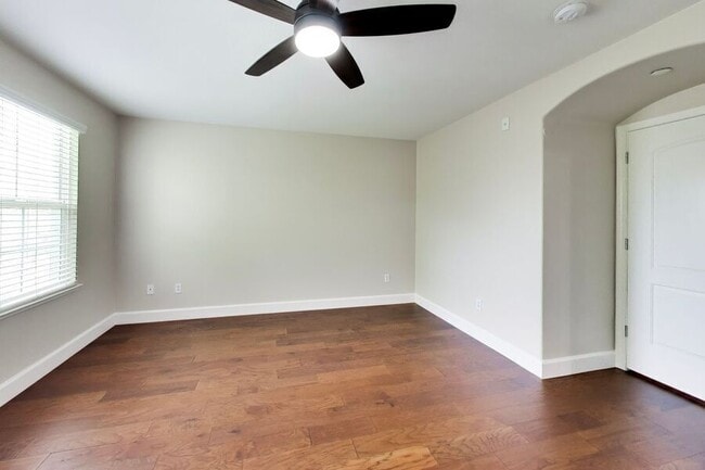 Building Photo - 485 Chagall St