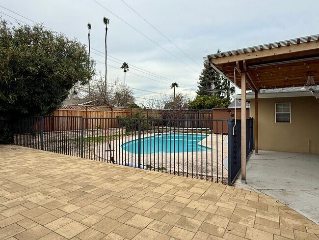 Building Photo - Remodeled 5 Bedroom 3 Bath Home in Desirable West San Jose Neighborhood
