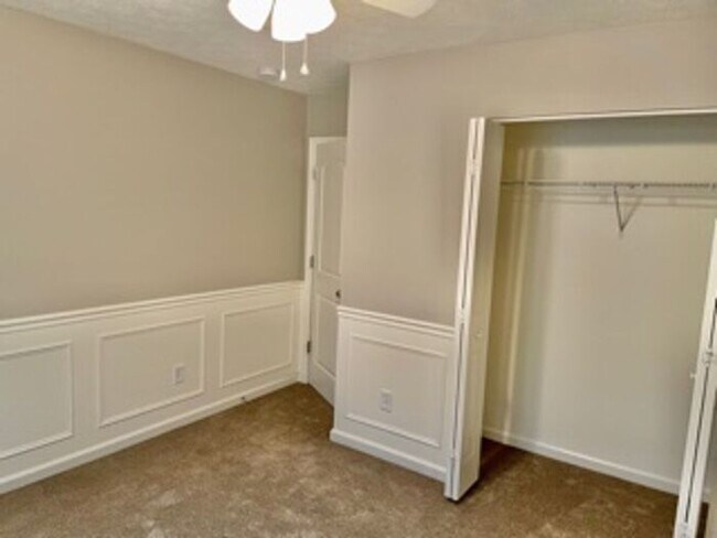 Building Photo - Spacious 3 Bedroom 2.5 bath in Camby!