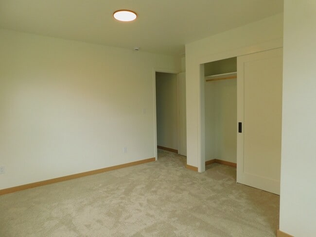 Building Photo - 605 Holstein Wy
