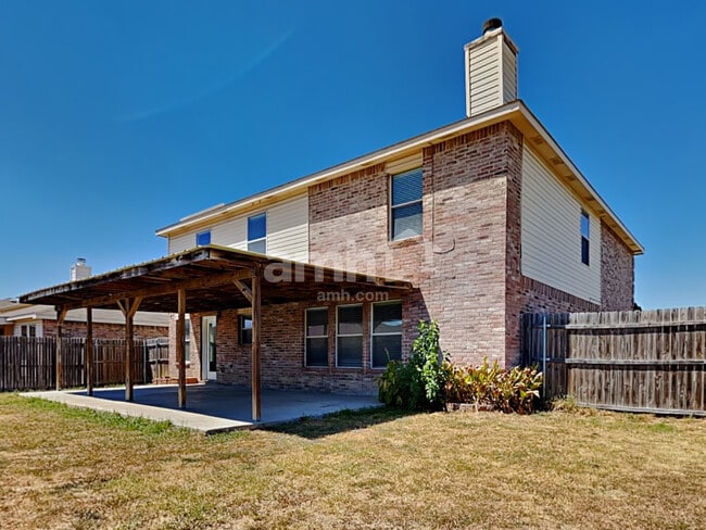 Building Photo - 729 Redwing Dr