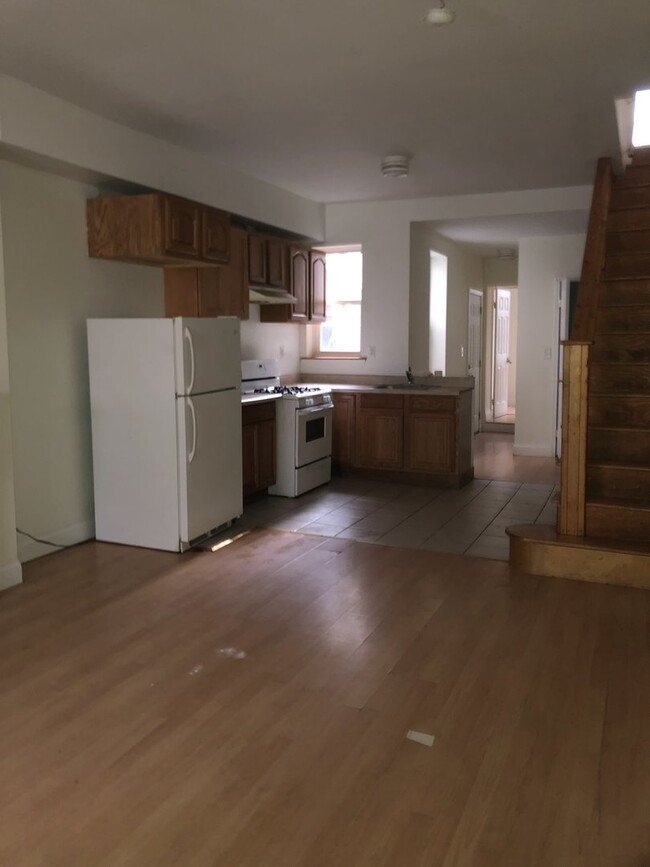 Primary Photo - Spacious 4 bedroom only blocks away from U...