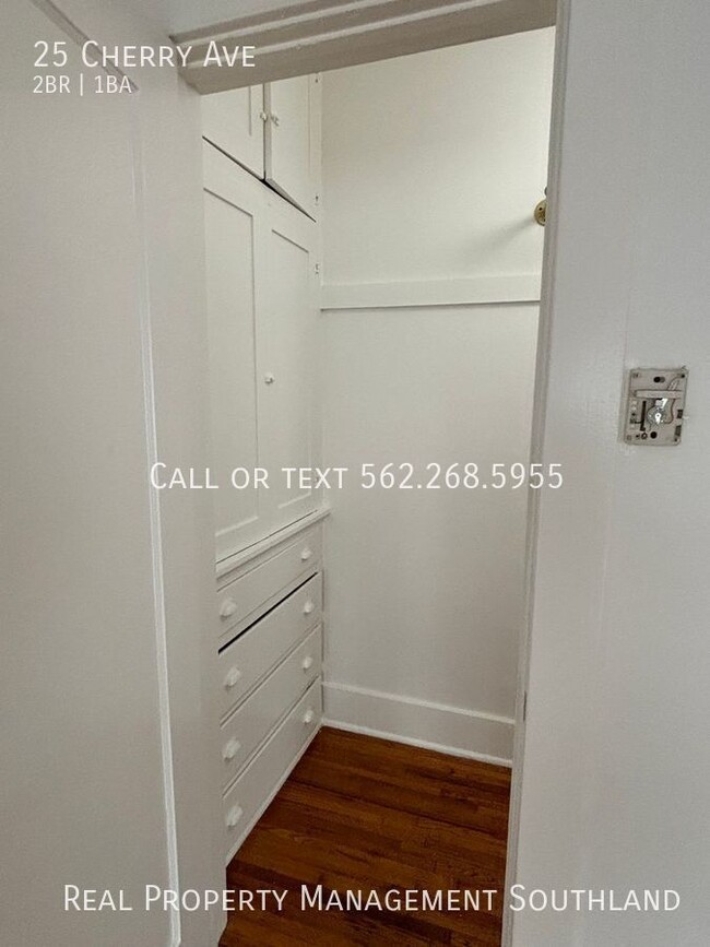 Building Photo - Beautiful 2 Bedroom 1 Bath available now i...