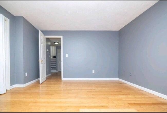 Building Photo - Life is better by the beach! Beach side townhouse 3bed 2.5 bath 1 garage,  master suite with priv...