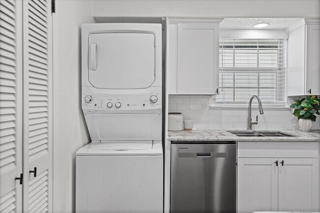Building Photo - 3415 Willowrun Dr