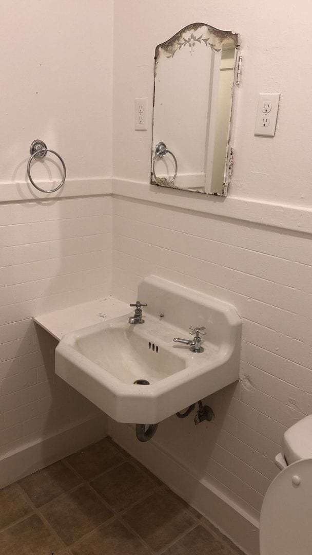 Building Photo - 813 NE A St