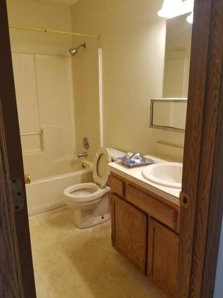 Building Photo - 6322 Ohio St