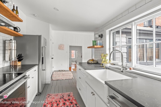 Building Photo - 417 Warren St