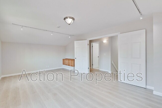 Building Photo - 3806 Century Dr