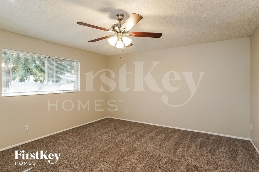 Building Photo - 3413 SE 11th Ave