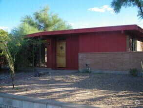Building Photo - Pending/ Rented - 3 Bed, 2 Bath Tucson Ren...