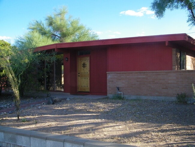 Primary Photo - 3 Bed, 2 Bath Tucson Rental with Carport &...