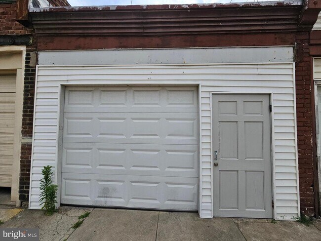 Building Photo - 745 E Tioga St