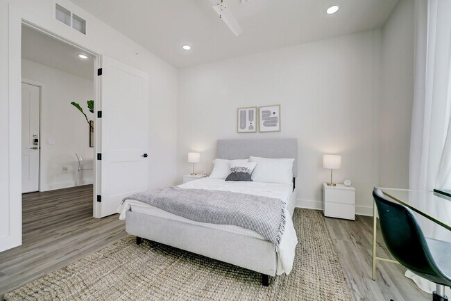 Building Photo - University Oaks – Modern Luxury Living in the Heart of Houston