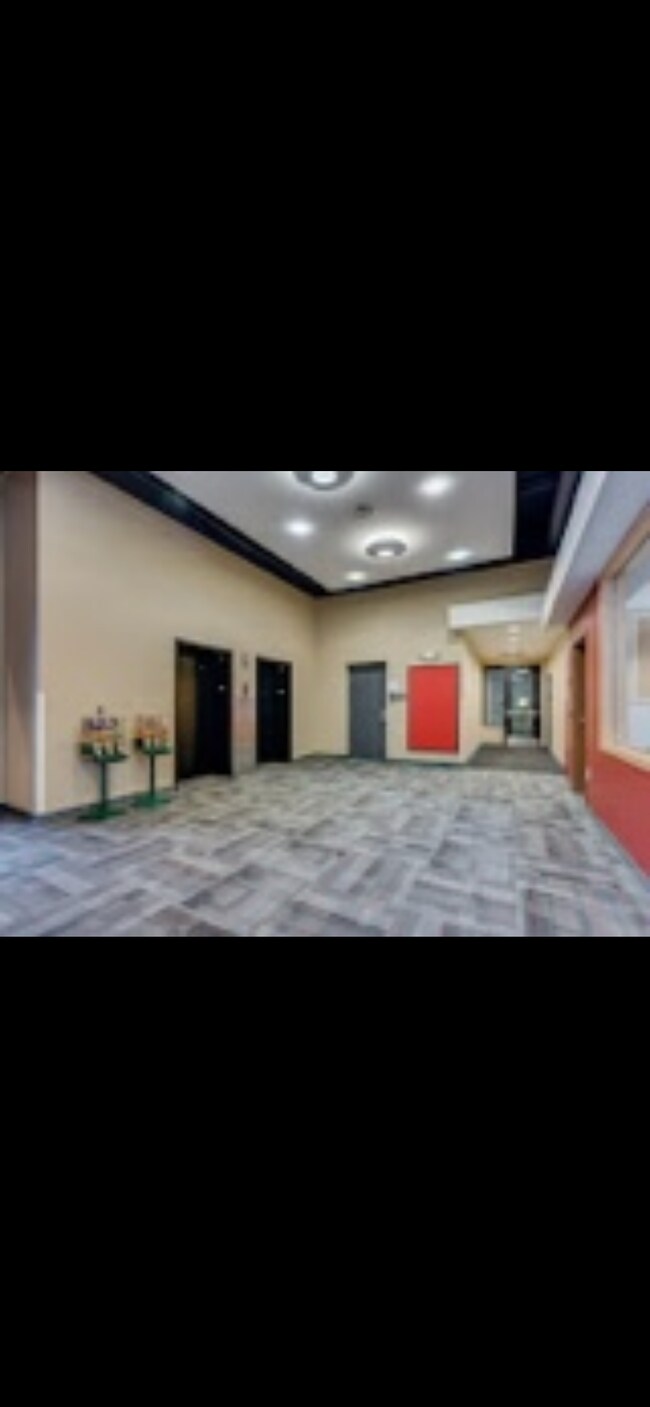 Building Photo - 340 6th Ave S