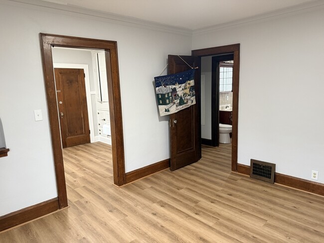 Building Photo - 907 15th St