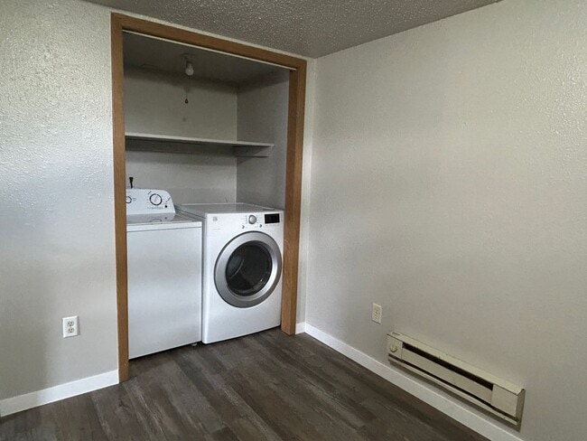 Building Photo - 391 2nd Ave SW