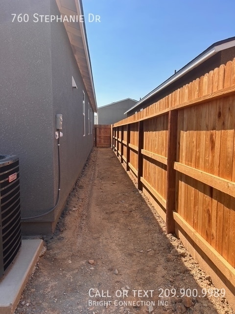 Building Photo - 760 Stephanie Dr