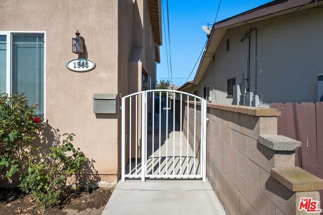 Building Photo - 1565 W 218th St