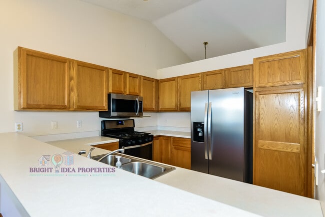 Building Photo - 2737 Douglas Dr N