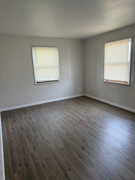 Building Photo - 310 Adelia St