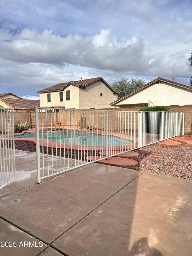 Building Photo - 1782 E Del Rio St