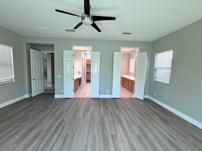 Master bedroom - 3497 E Loma Vista St