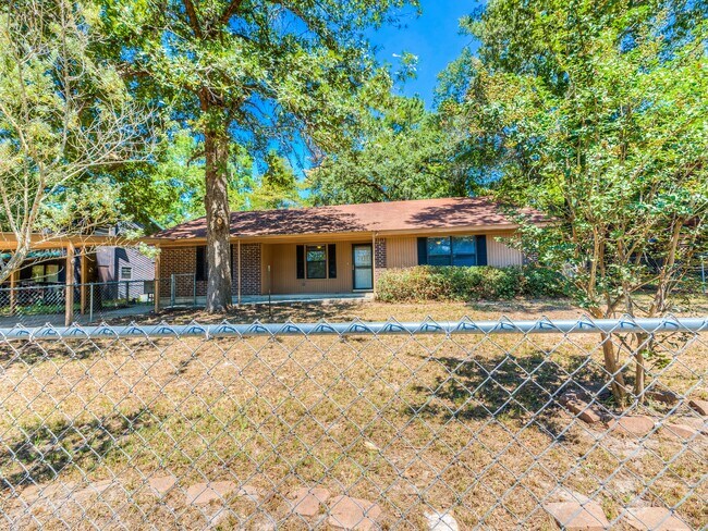 Building Photo - 17 Lakeside Ct