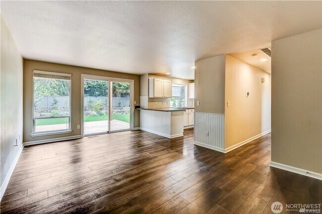 Building Photo - 3bd/2.5ba Renton Home