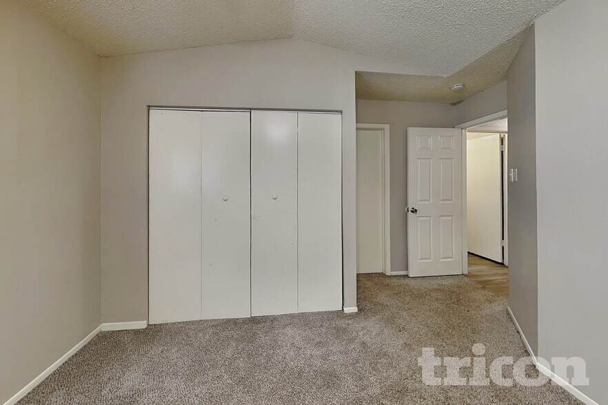 Building Photo - 9506 Sugarloaf Dr