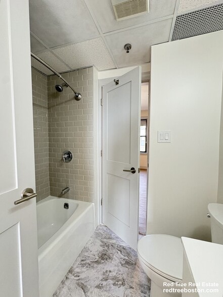 Building Photo - 475 Commonwealth Ave