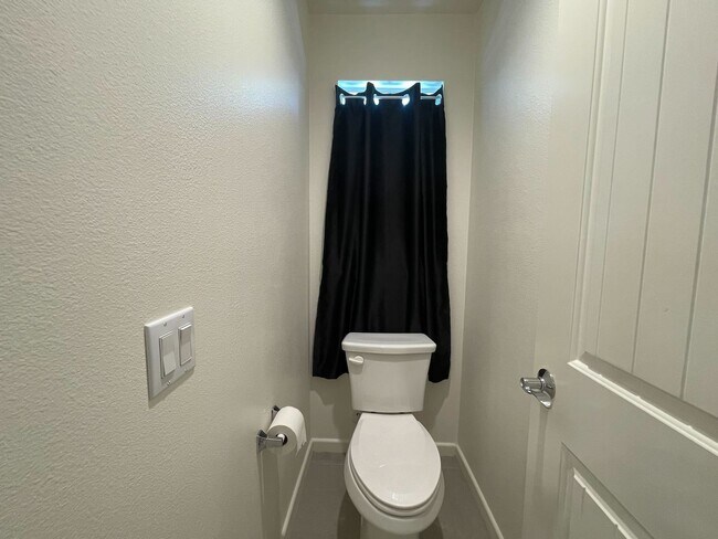 Building Photo - 5-Bedroom Home, Including In-Law Suite, in...