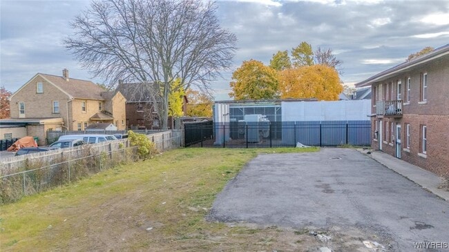 Building Photo - 2253 Niagara St