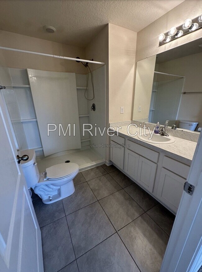 Building Photo - 523 Spanish Oaks Way