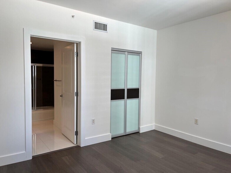 Building Photo - 1250 S Miami Ave