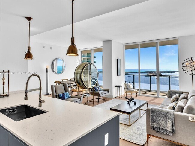 Building Photo - 1300 Brickell Bay Dr